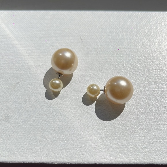 Cream Pearl Earrings - Picture 2 of 3